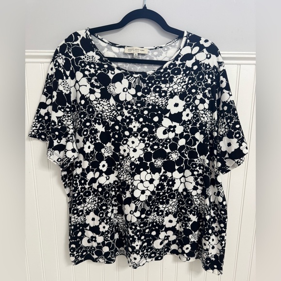 Jones New York Tops - Jones New York Relaxed Fit Black and White Crew Neck Floral Cotton Shirt Size 3X
